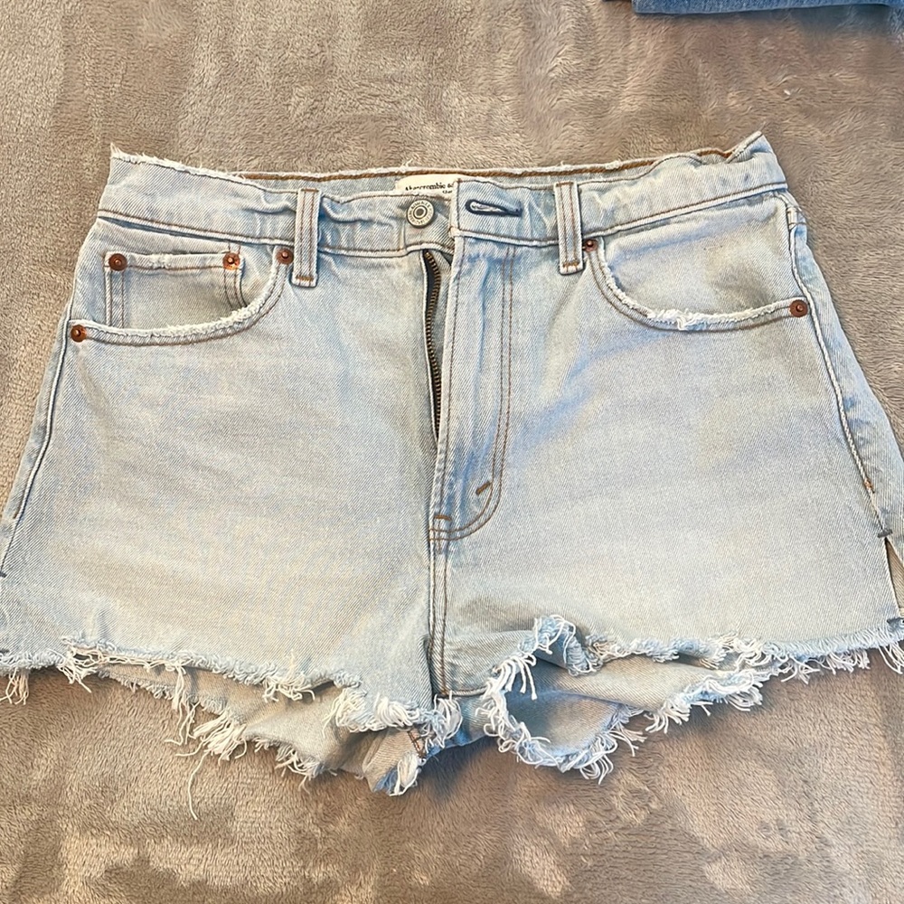Abercrombie The Mom Short high rise